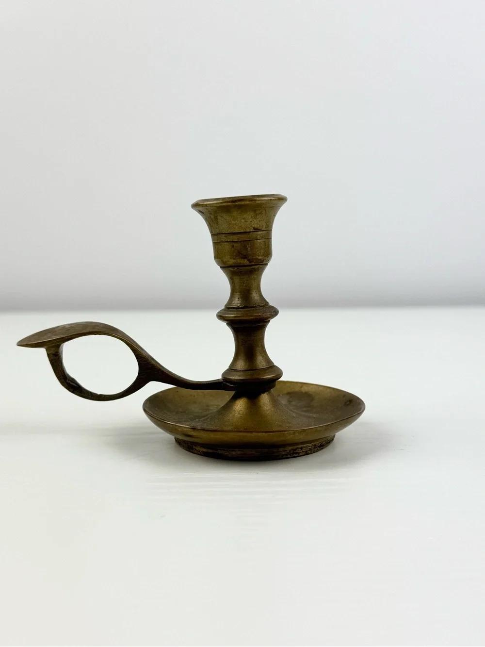 Vintage‎ Brass Chamberstick Candle Holder Finger Loop Taper Primitive Decor